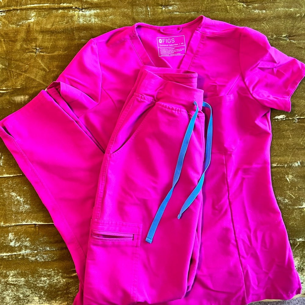 Figs Scrub Set in Raspberry Sorbet—XS